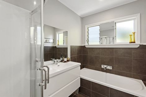 Photo of property in 215 Centaurus Road, Saint Martins, Christchurch, 8022