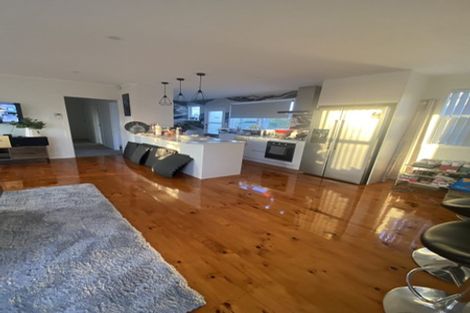 Photo of property in 1/30 Sunnyfield Crescent, Glenfield, Auckland, 0629