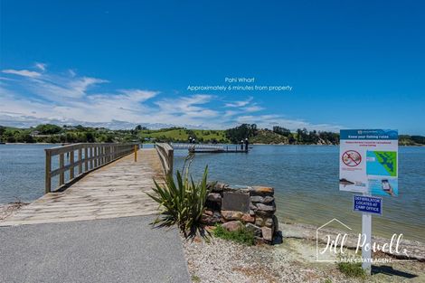 Photo of property in 17 Manaaki Circle, Paparoa, 0571