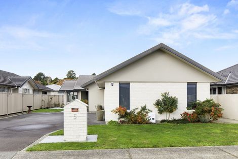 Photo of property in 5 Vernon Grove, Brown Owl, Upper Hutt, 5018