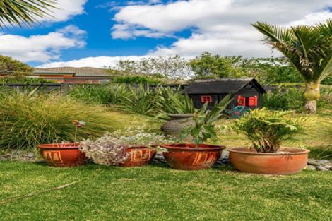 Photo of property in 16 Gavinike Place, Waimauku, 0812