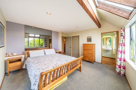Photo of property in 1 Roys Road, Plimmerton, Porirua, 5026