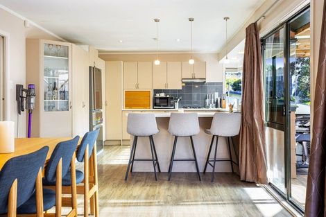 Photo of property in 11 Darcy Place, Massey, Auckland, 0614