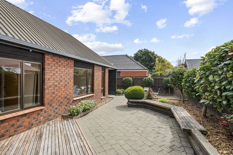 Photo of property in 2/8 Cricklewood Place, Avonhead, Christchurch, 8042
