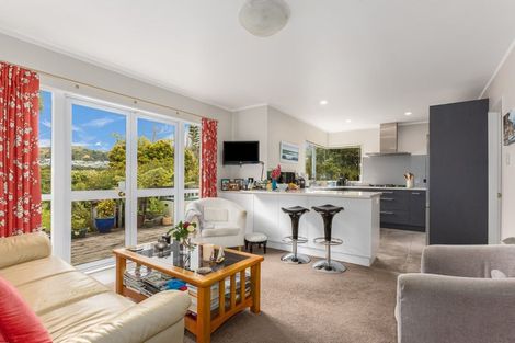 Photo of property in 21 Saunders Close, Whitby, Porirua, 5024