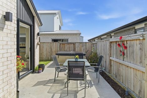 Photo of property in 16 Hinaki Street, Poike, Tauranga, 3112