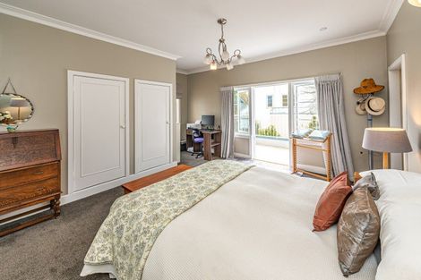 Photo of property in 2 Kent Road, Saint Johns Hill, Whanganui, 4501