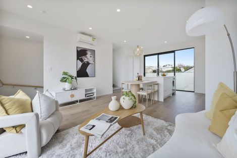 Photo of property in 8/6 Shakespeare Road, Milford, Auckland, 0620