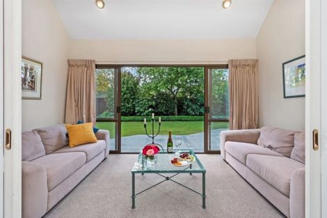Photo of property in 22 Derenzy Place, Avonhead, Christchurch, 8042