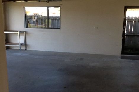 Photo of property in 17 Newinn Crescent, East Tamaki Heights, Auckland, 2016