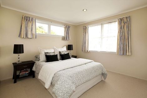 Photo of property in 1/12 Bond Crescent, Forrest Hill, Auckland, 0620