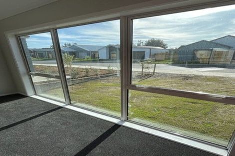 Photo of property in 5 Koru Loop, Paraparaumu, 5032