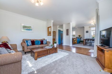 Photo of property in 38 Saint Ronans Avenue, Waterloo, Lower Hutt, 5011