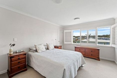 Photo of property in 37 Landmark Terrace, Orewa, 0931