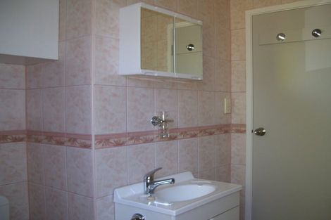 Photo of property in 2/10 Raewyn Place, Pakuranga, Auckland, 2010