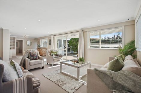Photo of property in 150 Bleakhouse Road, Mellons Bay, Auckland, 2014
