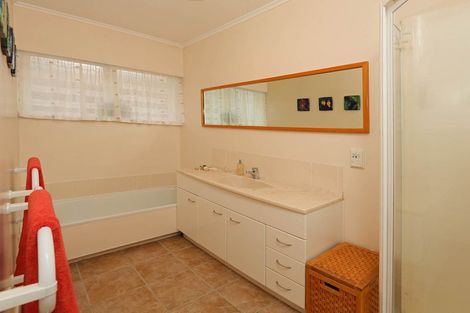 Photo of property in 14a Bridge Avenue, Te Atatu South, Auckland, 0610
