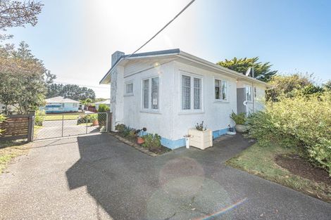 Photo of property in 9 Lee Street, Castlecliff, Whanganui, 4501