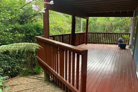 Photo of property in 9 Springwater Vale, Unsworth Heights, Auckland, 0632