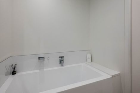 Photo of property in 77u2 Nevay Road, Miramar, Wellington, 6022