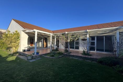 Photo of property in 11 Camberwell Place, Avonhead, Christchurch, 8042