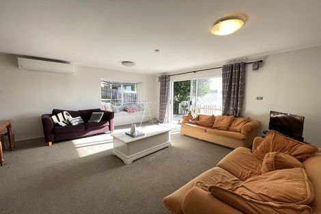 Photo of property in 2/14 Camilla Grove, Totara Vale, Auckland, 0629