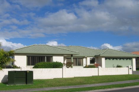 Photo of property in 19 Kath Hopper Drive, Orewa, 0931
