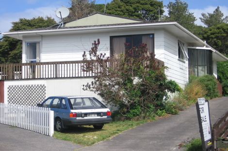Photo of property in 1/7 Classic Grove, Bayview, Auckland, 0629