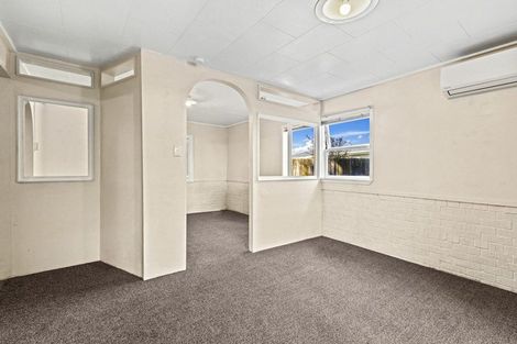 Photo of property in 1/302 Glenfield Road, Glenfield, Auckland, 0629