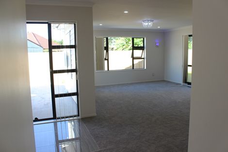 Photo of property in 706a Massey Road, Mangere, Auckland, 2022