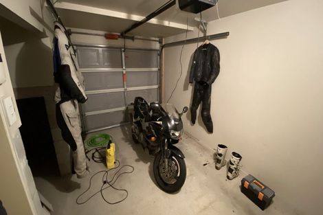 Photo of property in 37u2 Mills Road, Brooklyn, Wellington, 6021