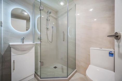 Photo of property in 57 Chatsworth Crescent, Pakuranga Heights, Auckland, 2010