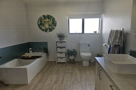 Photo of property in 12 Arohia Place, Snells Beach, 0920