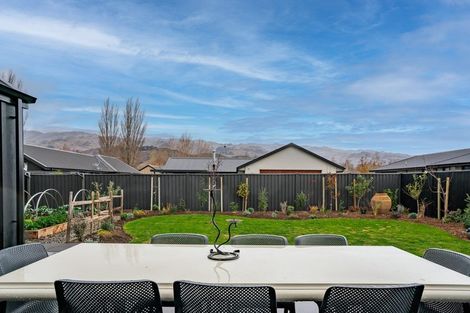 Photo of property in 44 Stratford Drive, Mount Pisa, Cromwell, 9383