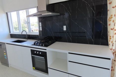 Photo of property in 10 Camelot Place, Glenfield, Auckland, 0629