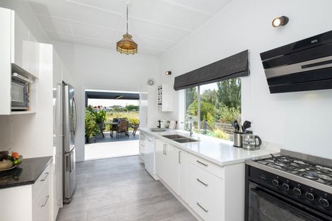 Photo of property in 104 Ferry Road, Clive, 4102