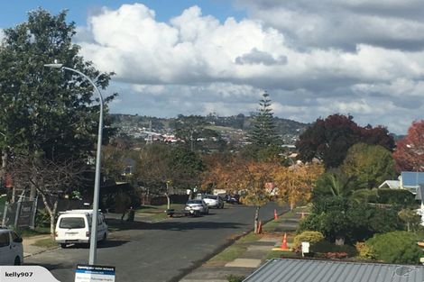 Photo of property in 30 Megan Avenue, Pakuranga Heights, Auckland, 2010