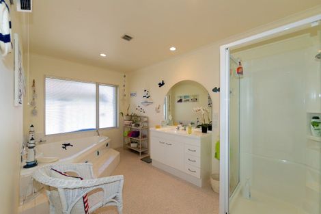 Photo of property in 33 Kensington Drive, Taradale, Napier, 4112