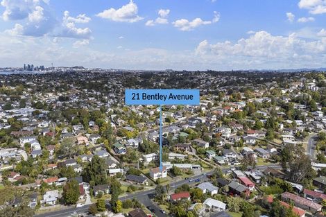 Photo of property in 21 Bentley Avenue, Glenfield, Auckland, 0629