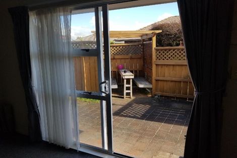 Photo of property in 82 Frank Nobilo Drive, Golflands, Auckland, 2013