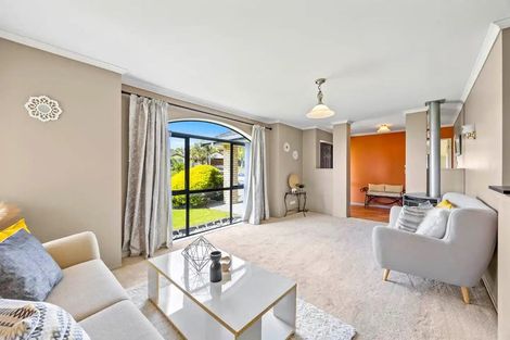 Photo of property in 19 Reybert Place, Massey, Auckland, 0614