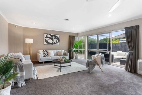 Photo of property in 32 Popata Close, Papamoa Beach, Papamoa, 3118