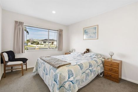 Photo of property in 156 Lakeside Drive, Orewa, 0931