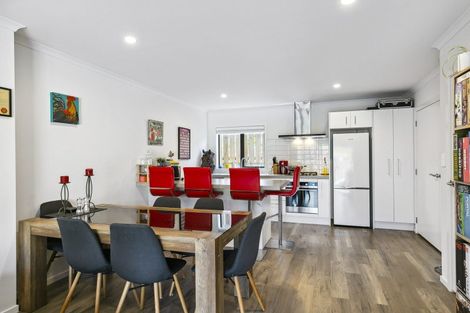 Photo of property in 9u6 Surrey Street, Tawa, Wellington, 5028