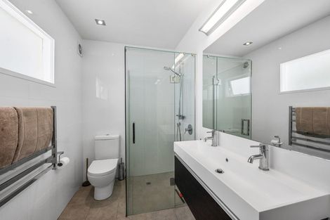 Photo of property in 24 Bridge View Road, Birkenhead, Auckland, 0626