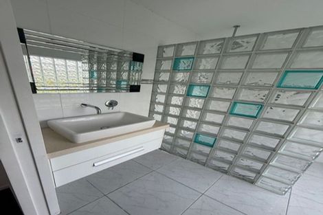 Photo of property in 19a Sunnyside Road, Sunnyvale, Auckland, 0612