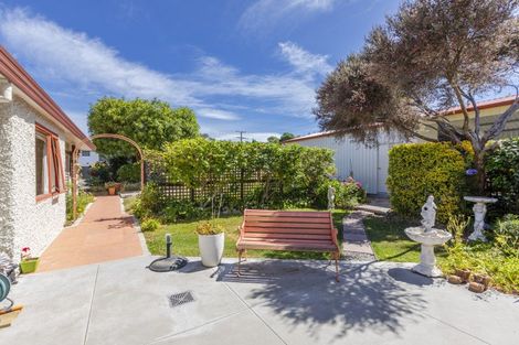 Photo of property in 41 Domain Road, Waipawa, 4210