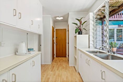 Photo of property in 7 Helvetia Drive, Browns Bay, Auckland, 0630