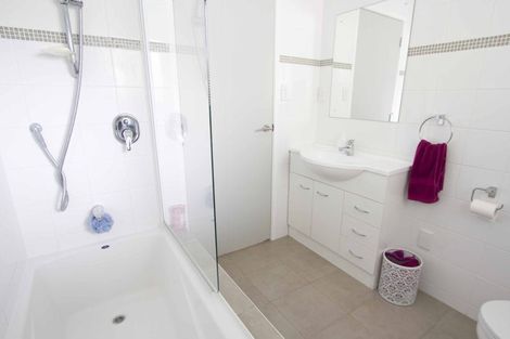 Photo of property in 1/127 Atkinson Road, Titirangi, Auckland, 0604