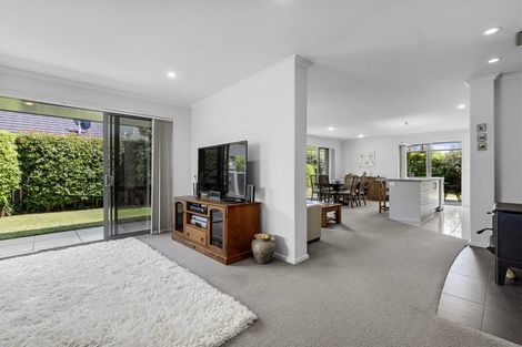 Photo of property in 5 Rainey Crescent, Papamoa Beach, Papamoa, 3118